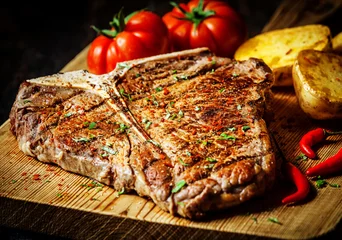 Foto auf Acrylglas Antireflex Grilled T-bone steak with vegetables © exclusive-design