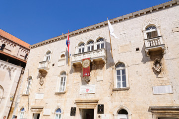 Fototapeta na wymiar The city hall and the katedrala sv. Lovre in Trogir, Croatia