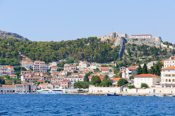 Fototapeta premium Stare miasto i twierdza Hvar w Chorwacji