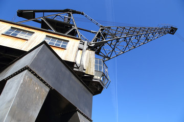 Frankfurt-H&ouml;chst, Verladekran am Mainufer (Juni 2014)