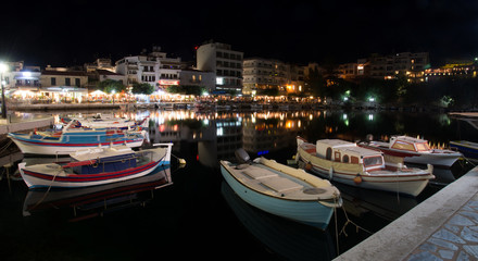 Fototapeta na wymiar Aghios Nikolaos night cityscape, eastern Crete, Greece