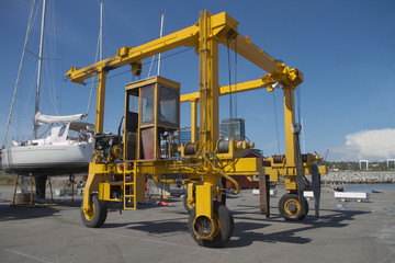 Crane for lifting boats