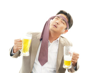 ビールを飲みすぎたサラリーマン