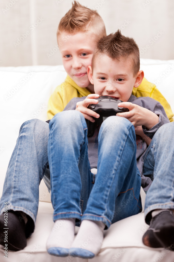 Wall mural two kids playing video games