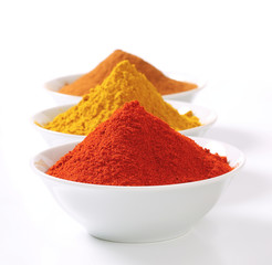 Curry powder, paprika and ground cinnamon