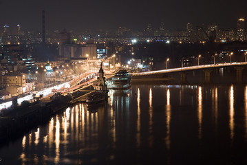 Obraz premium Night city view with the river, road, buildings and lights. Kyiv