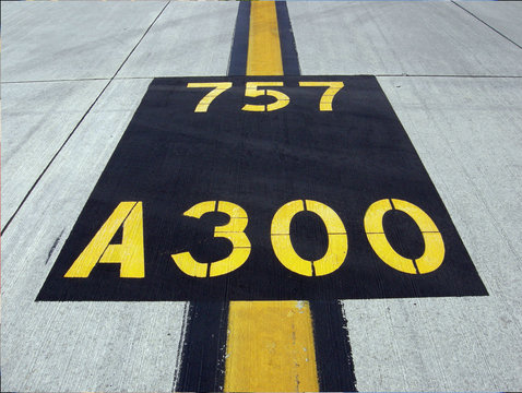 Airstrip markings 757 a300