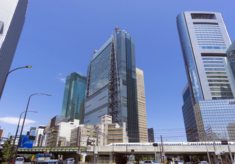Obraz premium Ulica Shiodome wieżowiec Skrzyżowanie Daiichi Keihin i nowego Shintora-dori (pierścień 2)