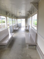 ローカル線の待合室