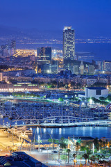Obraz premium Miasto Barcelona w nocy