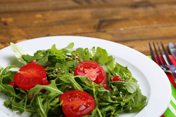Green salad made with  arugula, tomatoes and sesame