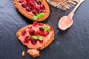 rhubarb tartelette with cranberry