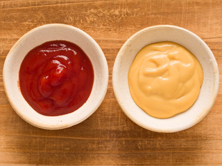 rustic tomato and mustard sauce