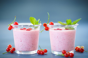 smoothie with red currants