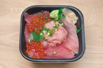 イクラ・ネギトロ丼
