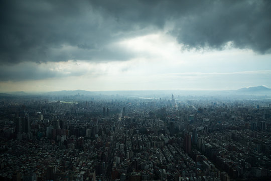 Fototapeta Taipei under Heavy Clouds