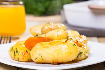 Roasted potatoes with carrot and tomatoes