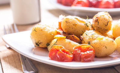 Roasted potatoes with carrot and tomatoes