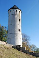 Fototapeta na wymiar weißer Turm