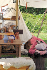 mittagschlaf auf dem mittelalterfest