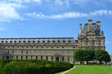 Fototapeta na wymiar The Louvre museum in Paris