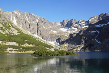 Fototapeta na wymiar mountain lake and rocky mountains