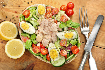 Salad with tuna tomato and eggs
