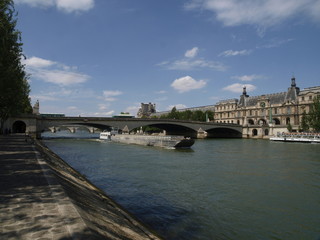 Fototapeta premium Museo del Louvre en París