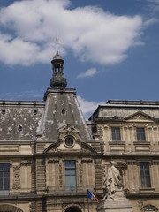 Obraz premium Museo del Louvre en París