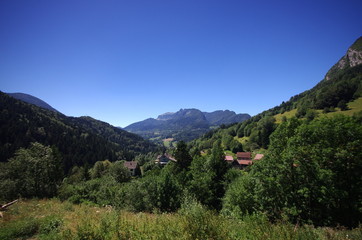 Fototapeta na wymiar vallée des entremonts - chartreuse