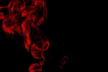Cercles muraux Fumée Fumée rouge sur fond noir