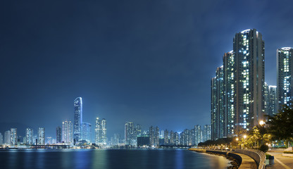 Naklejka premium Hong Kong harbor at night