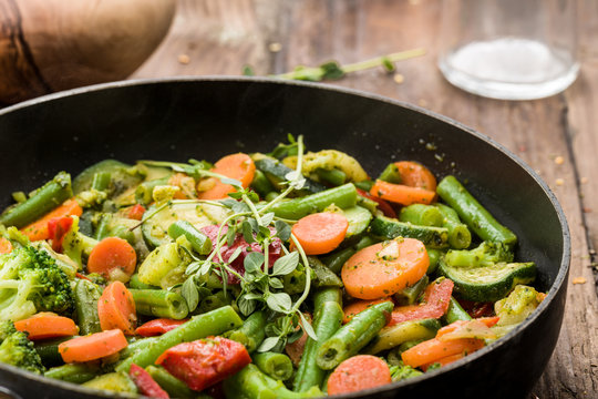 vegetable pan with fresh ingredients