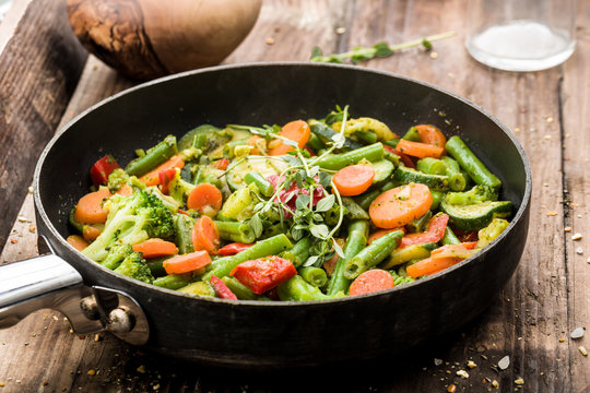 vegetable pan with fresh ingredients