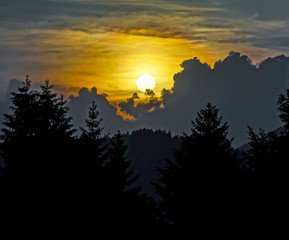 Obraz premium Beautiful colorful sunset with reflections in the lake