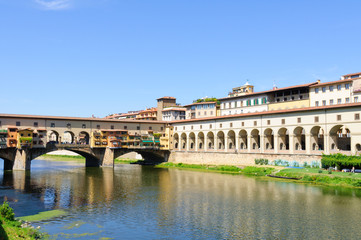 Fototapeta na wymiar Ponte Vecchio and the Arno river - Historic centre of Florence
