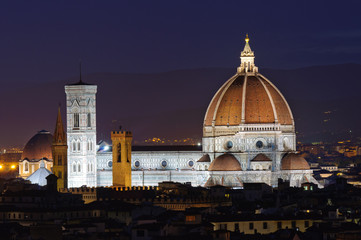 Fototapeta na wymiar Duomo Santa Maria del Fiore w nocy - Historyczne centrum Floren