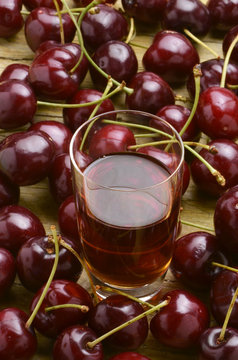 Licor de cereja Cherry liqueur Liquore di ciliegie