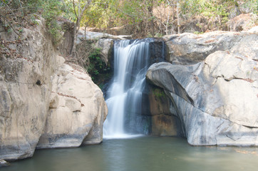 Naklejka premium waterfall in deep forest