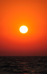 Obraz na płótnie Canvas Bright vertical sunset under the sea surface