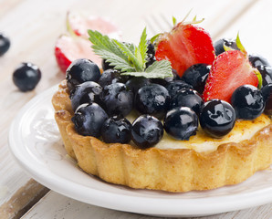 Fresh berries tart