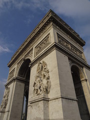 Fototapeta na wymiar Arco del Triunfo en París 
