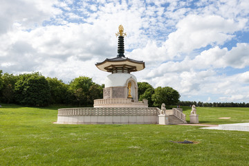 Obraz premium Japanese Buddhist Peace Pagoda, Nippon Myohoji, Milton Keynes.