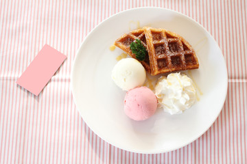 ice crem with waffle