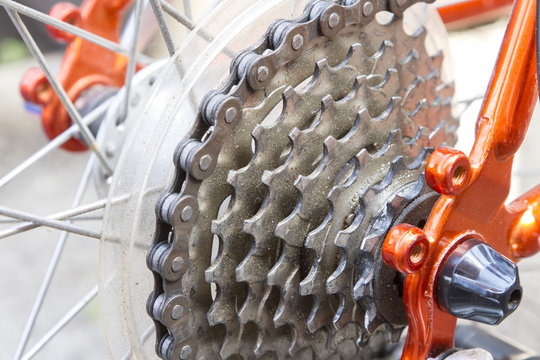 Bicycle rear gears with chain