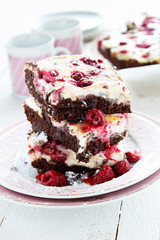 Cheese and chocolate cake with raspberries