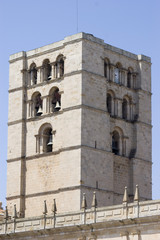 Fototapeta na wymiar Campanario de la catedral de Zamora