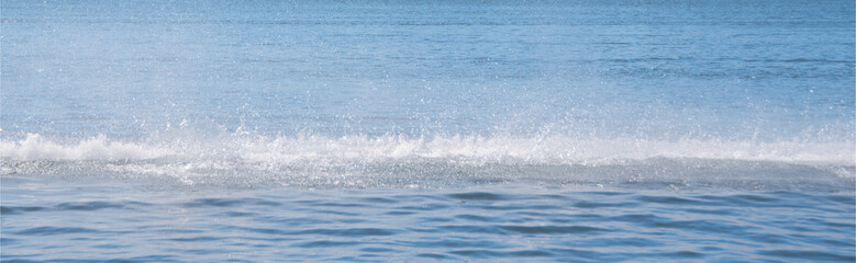 Durch Motorboot aufgewirbeltes Wasser