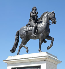 Fototapeta na wymiar statue d'Henri IV pont Neuf à Paris