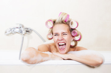 Obraz na płótnie Canvas woman with curlers in bathtub